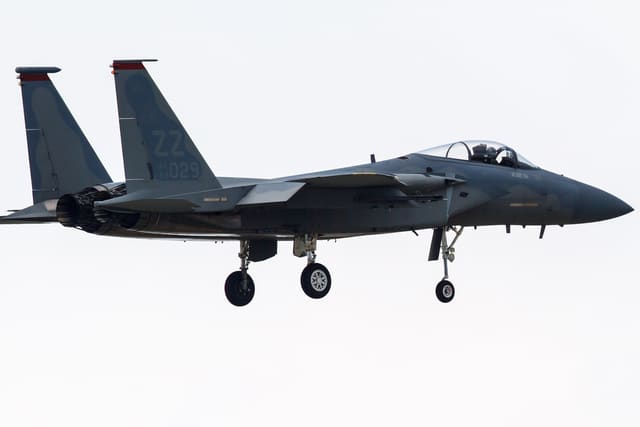  - Twin-engine aircraft