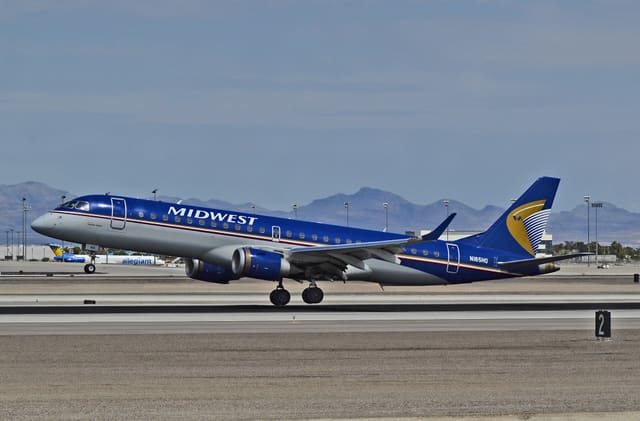 N165HQ - Twin-engine aircraft