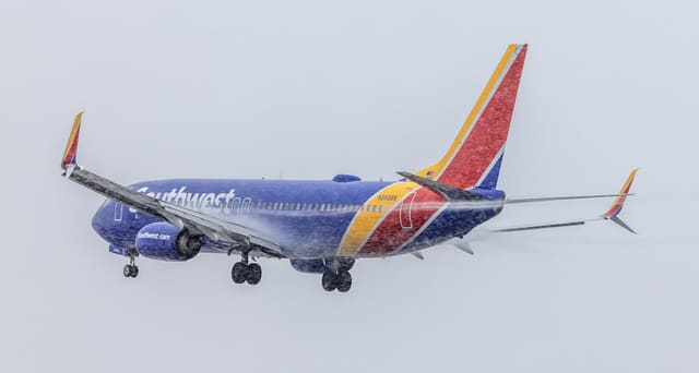 N8608N - Twin-engine aircraft