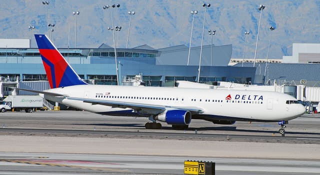 N137DL - Boeing