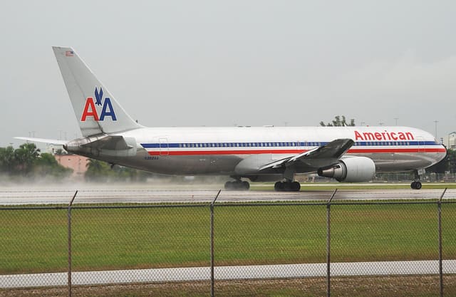 N352AA - Twin-engine aircraft