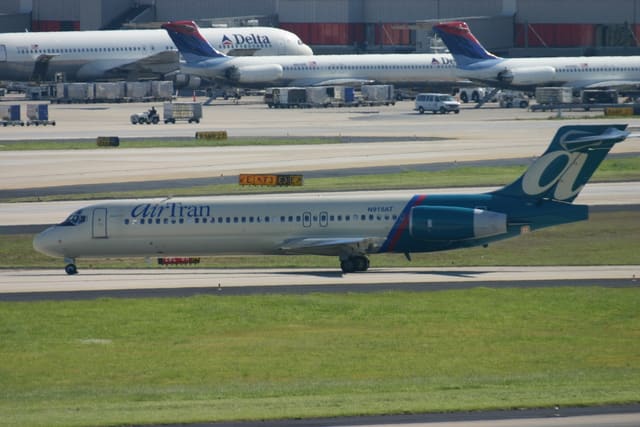 N915AT - Boeing