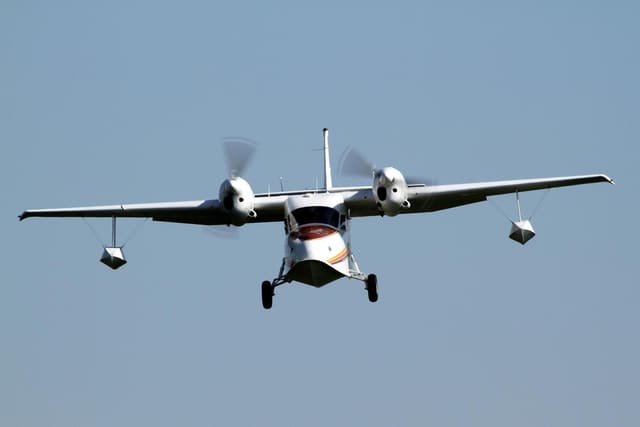 N68102 - Twin-engine aircraft
