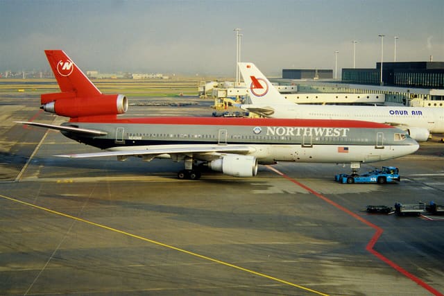 N240NW - Douglas
