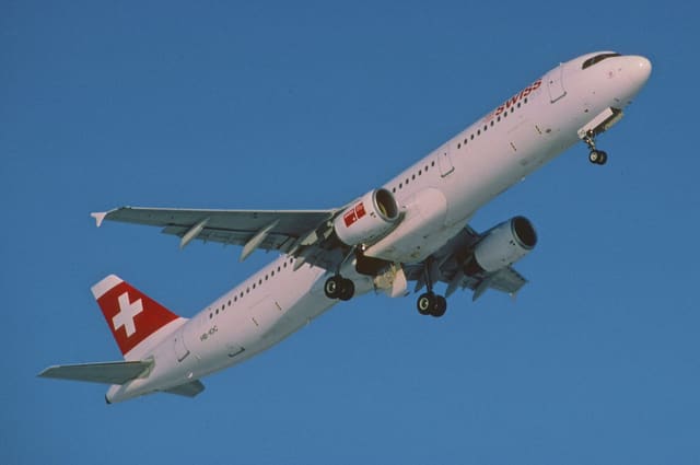 HB-IOC - Twin-engine aircraft