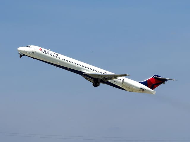 N913DL - Douglas
