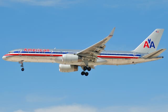 N662AA - Twin-engine aircraft