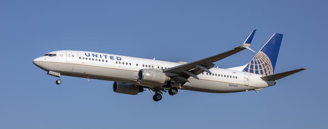 N27421 - Twin-engine aircraft