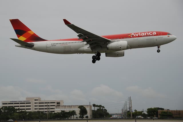 N974AV - Twin-engine aircraft