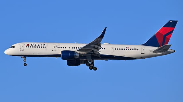 N721TW - Twin-engine aircraft