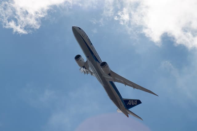 N1015B — Twin-engine aircraft