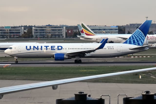 N664UA - Boeing