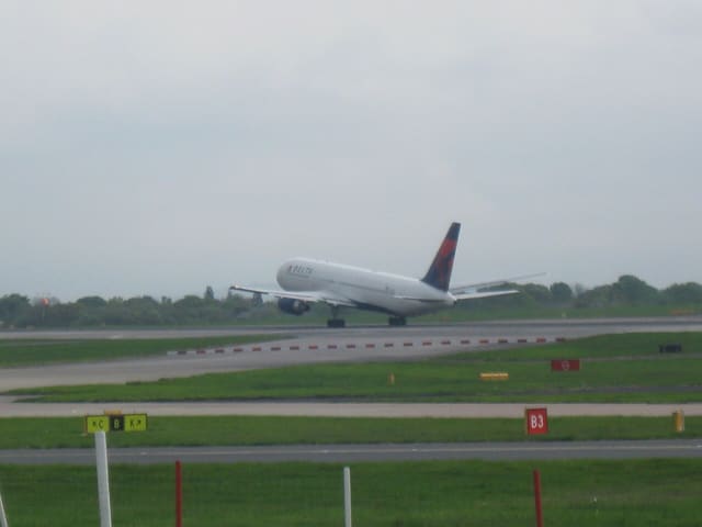 N154DL - Twin-engine aircraft