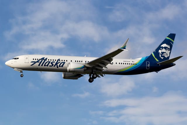 N913AK - Twin-engine aircraft