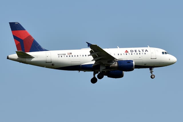 N333NB - Twin-engine aircraft
