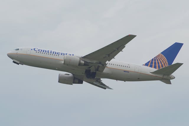 N68155 - Twin-engine aircraft