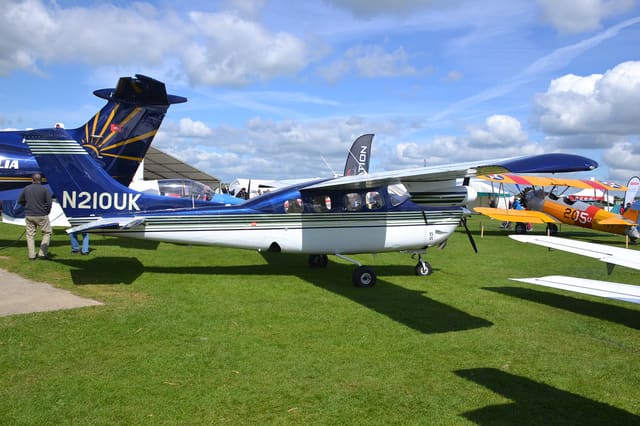 N210UK - Single-engine aircraft