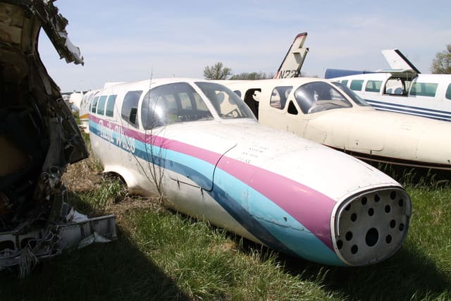 N815PW - Twin-engine aircraft