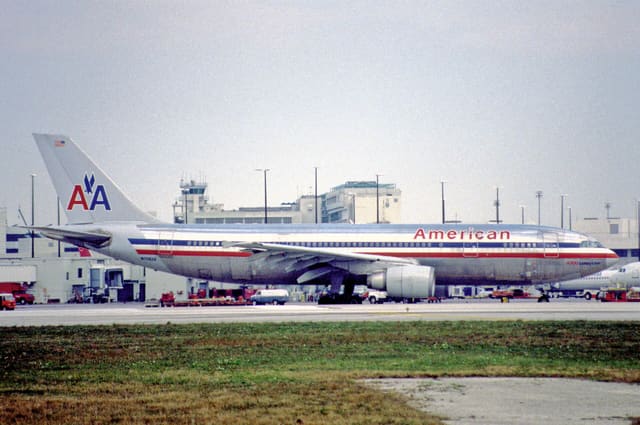 N7083A - Twin-engine aircraft