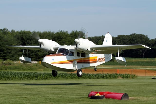 N68102 - Twin-engine aircraft