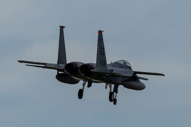  - Twin-engine aircraft
