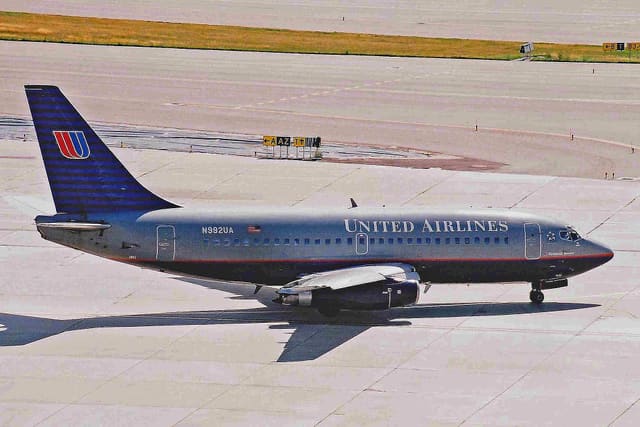 N992UA - Twin-engine aircraft