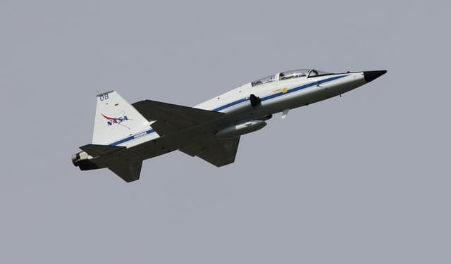 N908NA - Twin-engine aircraft