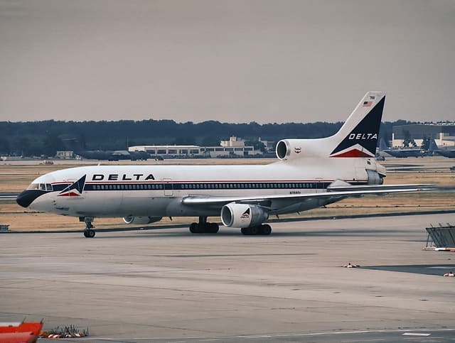 N769DL - Douglas