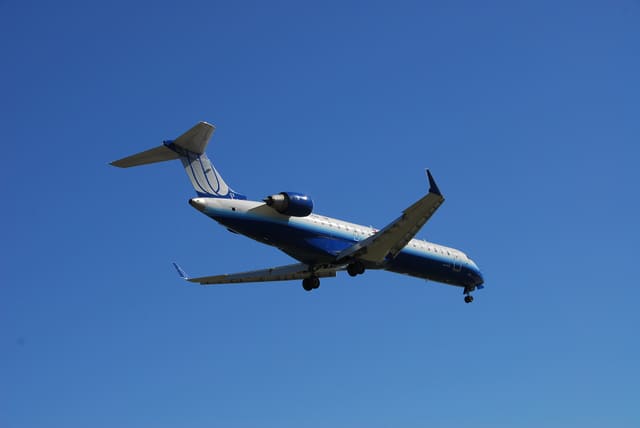 N175GJ - Twin-engine aircraft