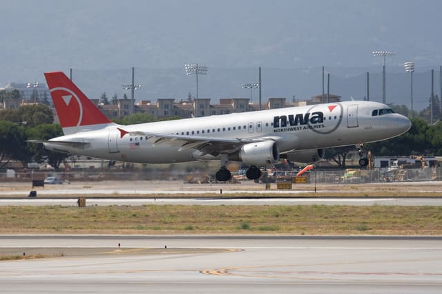 N322US - Twin-engine aircraft