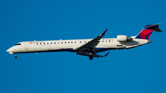 N928XJ - Twin-engine aircraft
