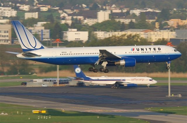 N651UA - Boeing