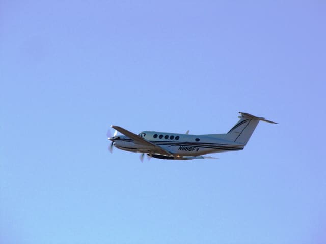 N888FV - Twin-engine aircraft
