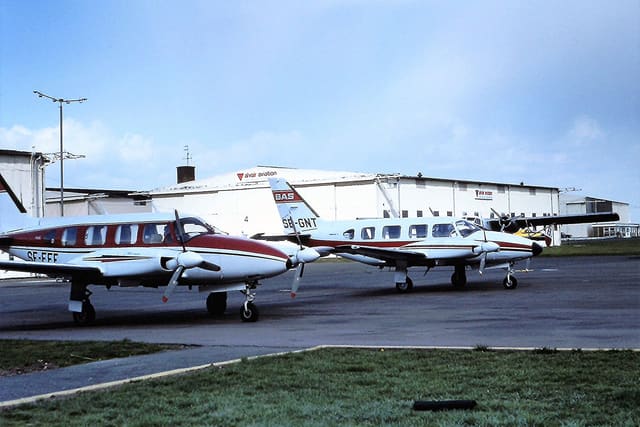 SE-FEE - Twin-engine aircraft