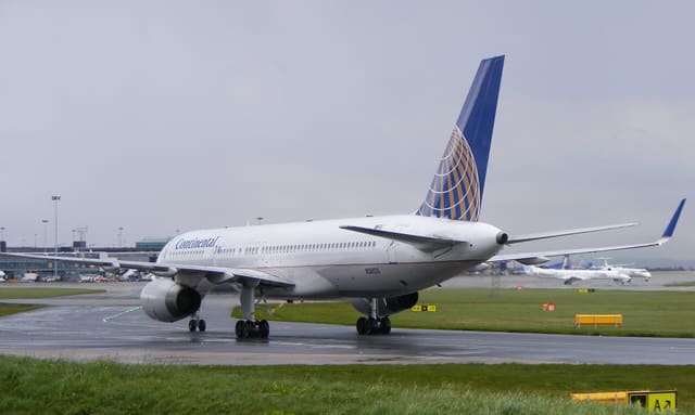 N26123 - Twin-engine aircraft