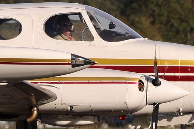 N63EN - Twin-engine aircraft