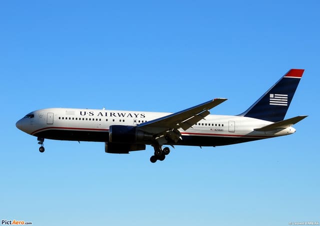 N256AY - Twin-engine aircraft