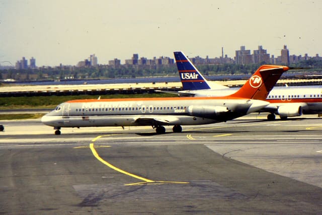 N916RW - Twin-engine aircraft