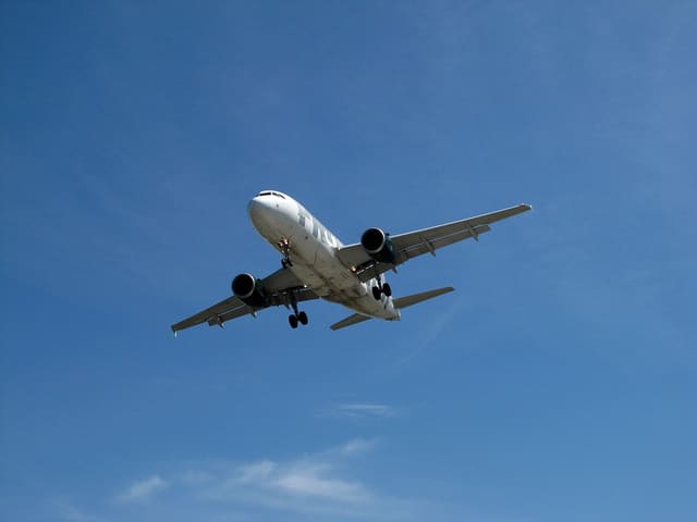 N914FR - Twin-engine aircraft