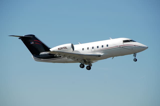 N287DL - Business jet