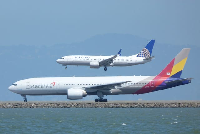N77518 - Twin-engine aircraft