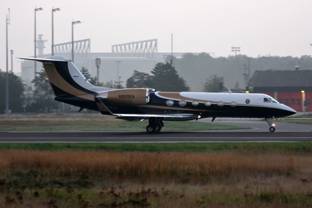 N990EA - Business jet
