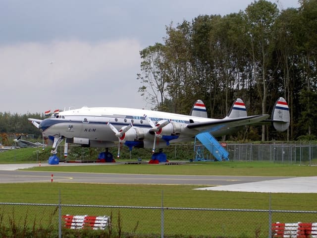 N749NL - Lockheed
