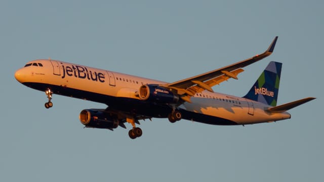 N952JB - Twin-engine aircraft