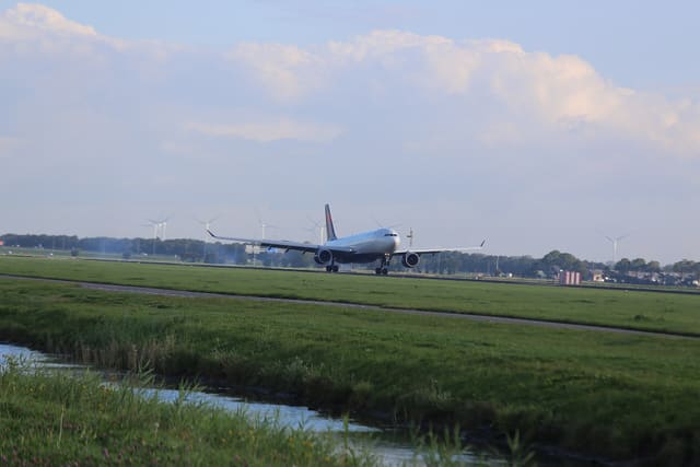 N812NW - Twin-engine aircraft