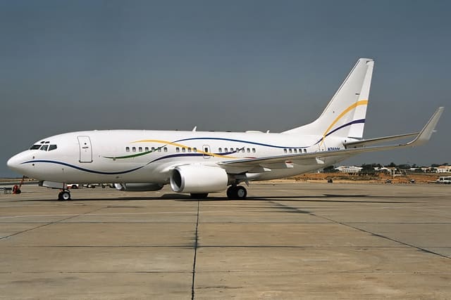 N7600K - Twin-engine aircraft