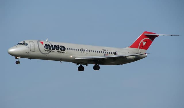 N1332U - Douglas