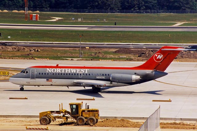 N8909E - Twin-engine aircraft