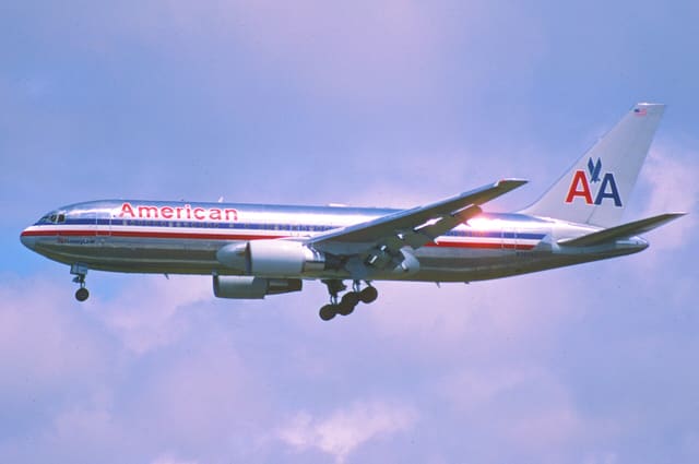 N322AA - Twin-engine aircraft
