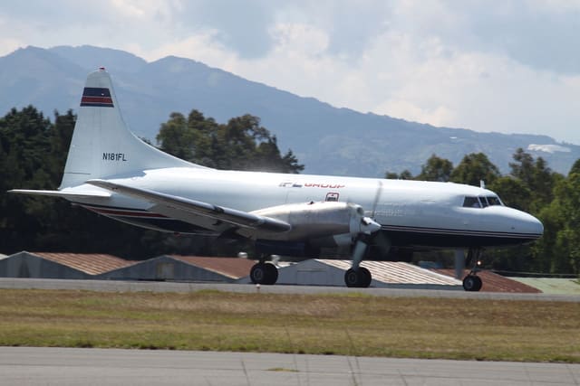 N181FL - Twin-engine aircraft